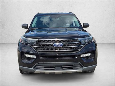 Used 2022 Ford Explorer XLT w/ Equipment Group 202A RWD image 2