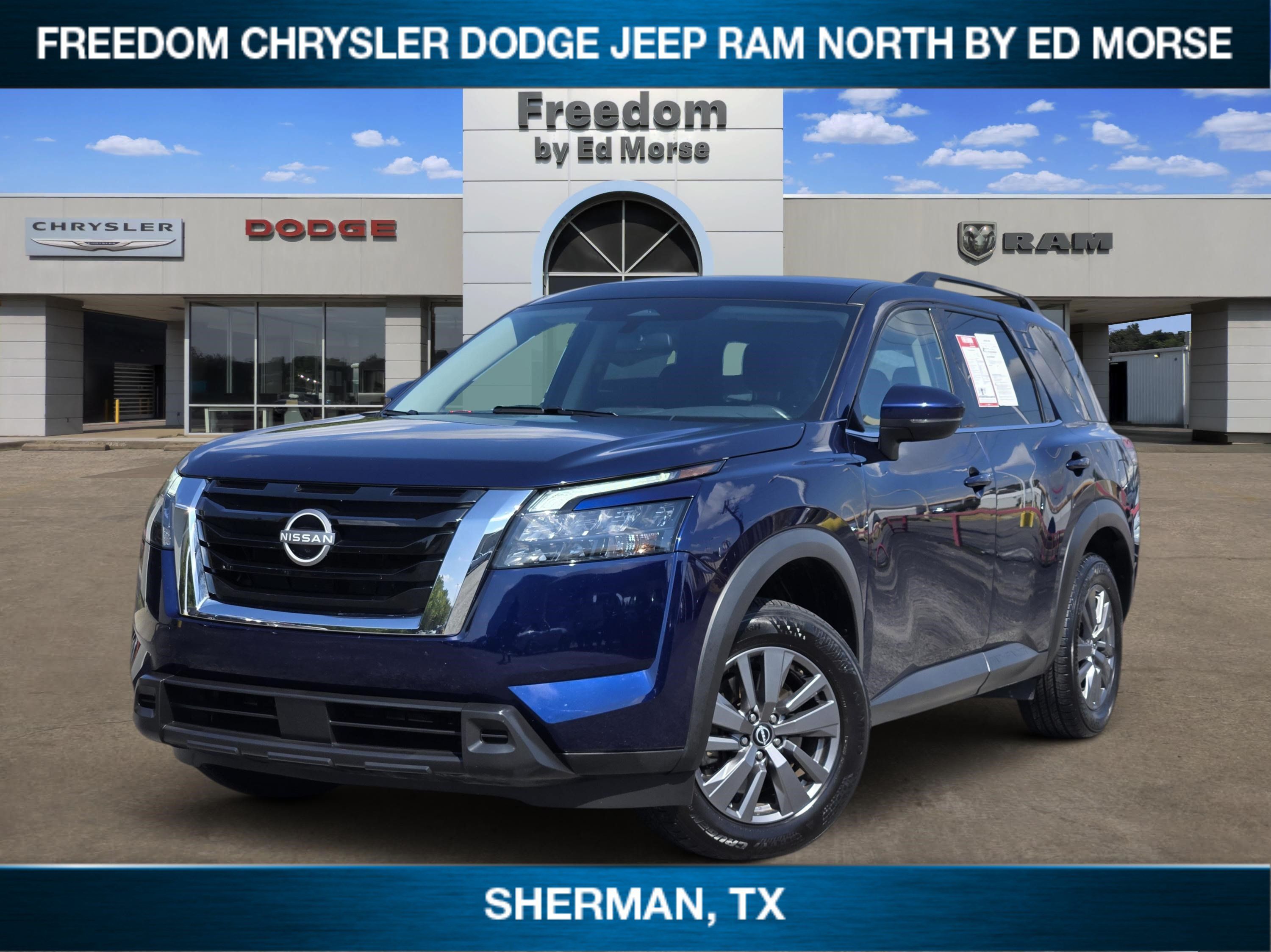 Used 2025 Nissan Pathfinder SV FWD image 1