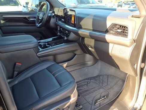 Used 2025 Chevrolet Suburban RST w/ Comfort Package AWD/4WD image 29
