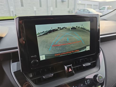 Used 2023 Toyota Corolla Cross XLE w/ Convenience Package image 23