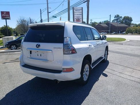 Used 2022 Lexus GX 460 image 2