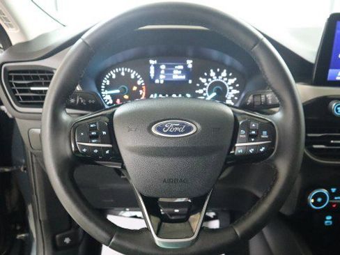 Used 2022 Ford Escape SE w/ Cold Weather Package image 18