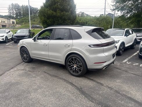 Certified 2026 Porsche Cayenne AWD/4WD image 4