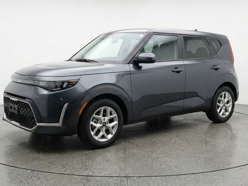 Used 2025 Kia Soul LX w/ LX Technology Package image 3
