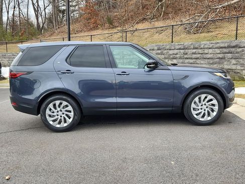 Used 2026 Land Rover Discovery S image 11