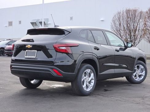 New 2026 Chevrolet Trax LS w/ LS Convenience Package FWD image 17