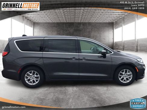 Used 2023 Chrysler Pacifica Touring-L FWD image 4