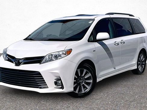 Used 2018 Toyota Sienna XLE AWD/4WD image 4
