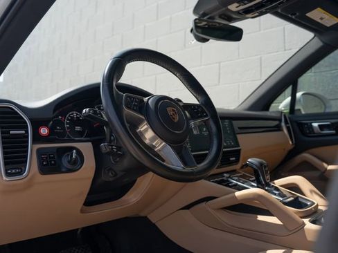 Certified 2019 Porsche Cayenne image 4