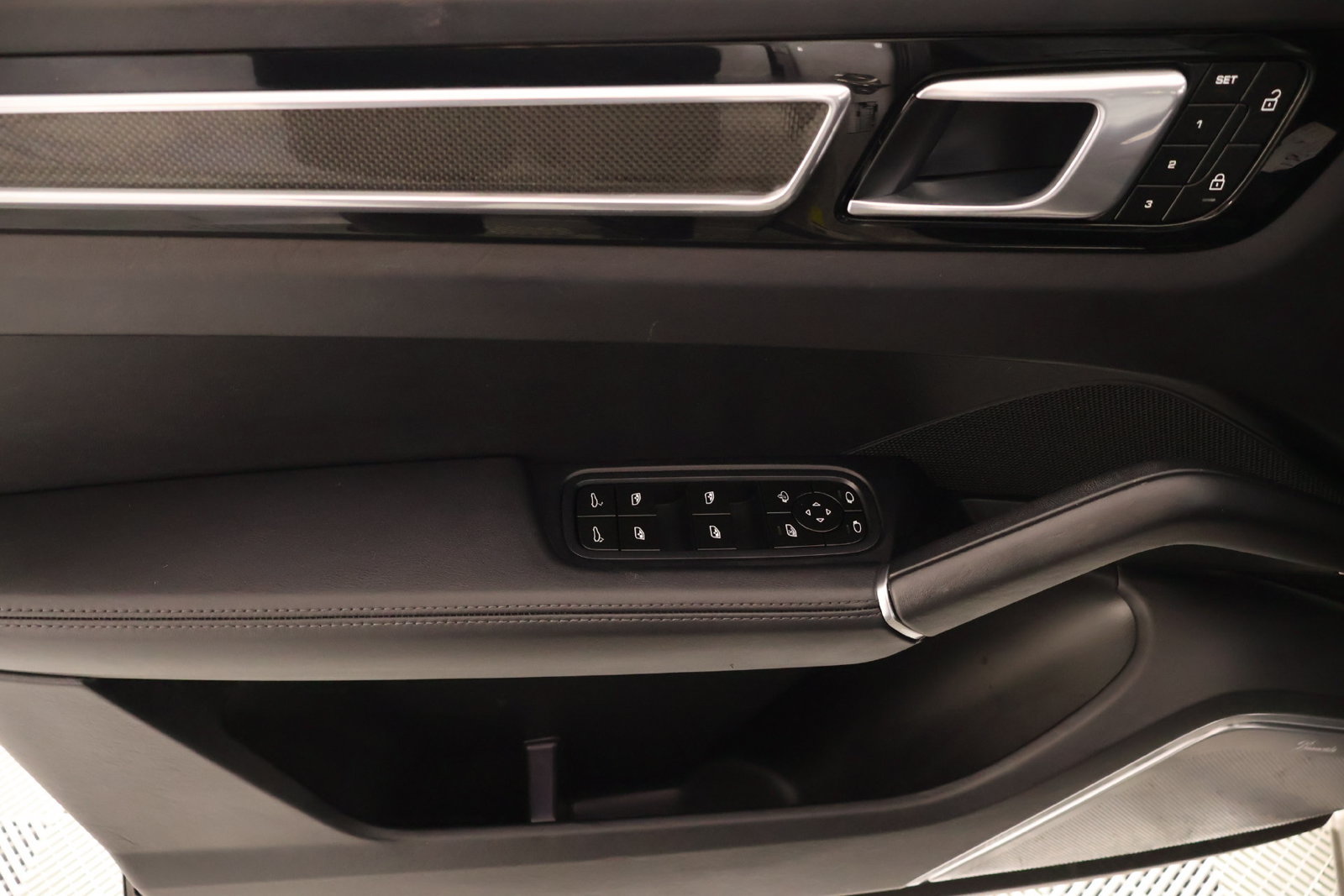 Certified 2023 Porsche Cayenne GTS AWD/4WD image 17
