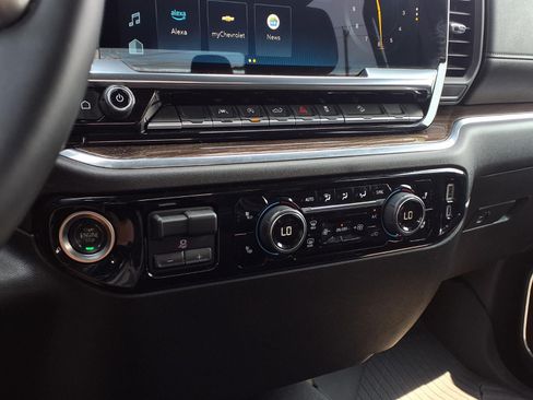 Used 2025 Chevrolet Silverado 1500 RST AWD/4WD image 6