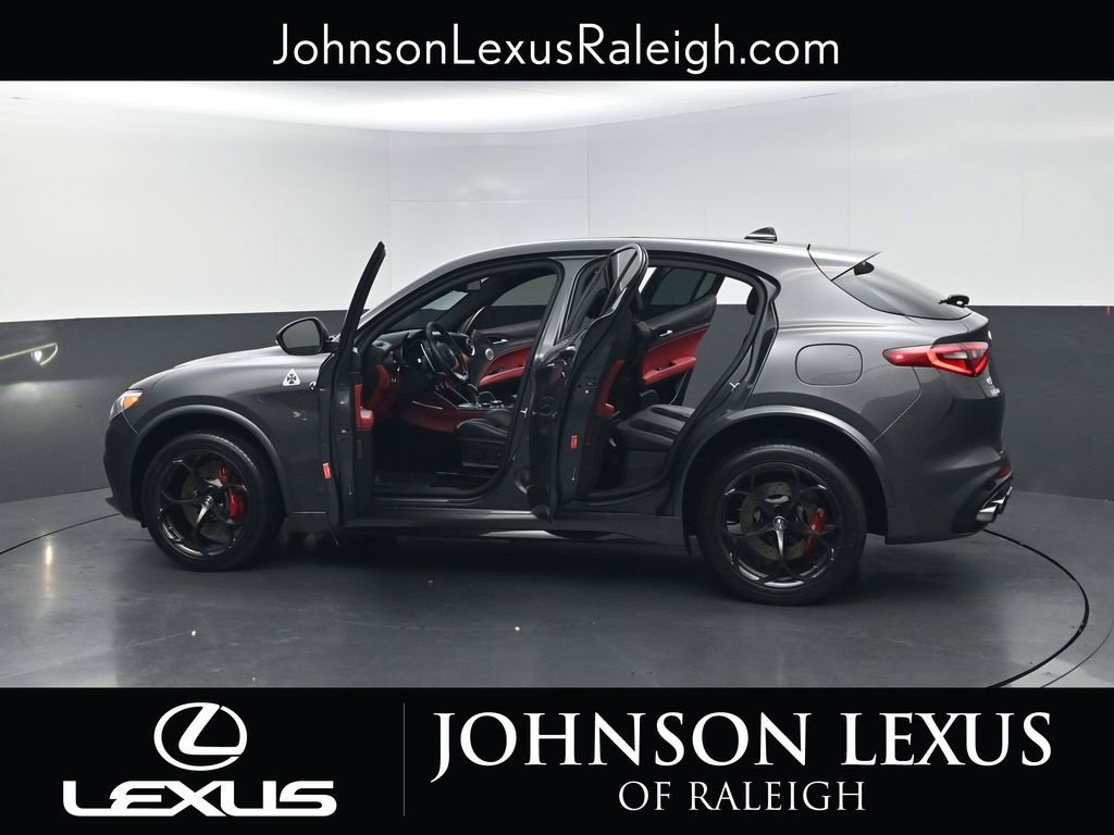Used 2018 Alfa Romeo Stelvio Quadrifoglio w/ Driver Assist Dynamic Package AWD/4WD image 38