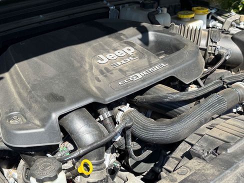 Used 2022 Jeep Wrangler Unlimited Sport AWD/4WD image 25