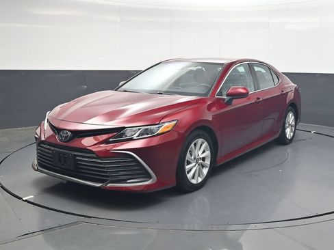 Used 2022 Toyota Camry LE FWD image 8