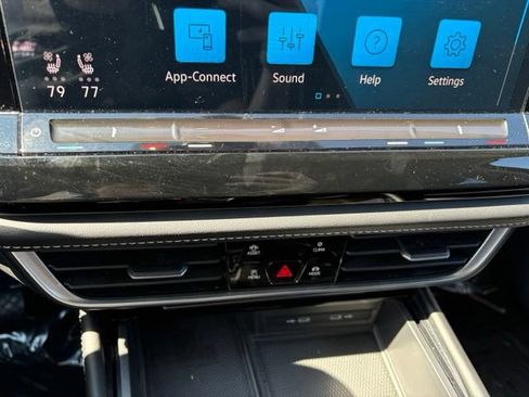 Used 2024 Volkswagen Atlas SE AWD/4WD image 32