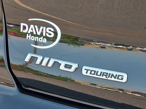 Used 2017 Kia Niro Touring w/ Advanced Technology Package FWD image 31