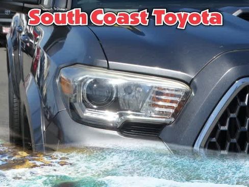 Used 2018 Toyota Tacoma TRD Sport image 5