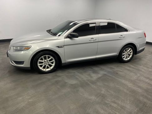 Used 2013 Ford Taurus SE image 4