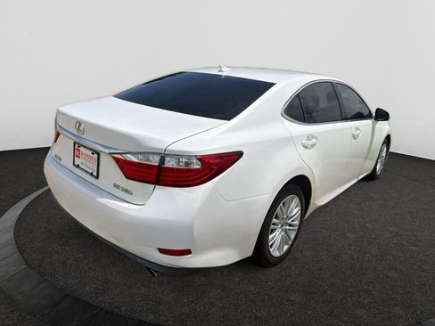 Used 2013 Lexus ES 350 w/ Luxury Pkg FWD image 4