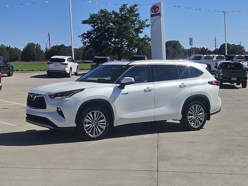 Used 2021 Toyota Highlander Platinum AWD/4WD image 23