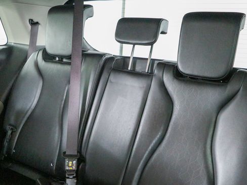 Used 2025 Kia Carnival FWD image 25