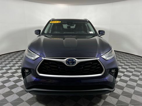 Used 2023 Toyota Highlander XLE image 2