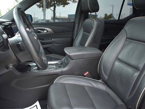 Used 2023 Chevrolet Traverse Premier image 16