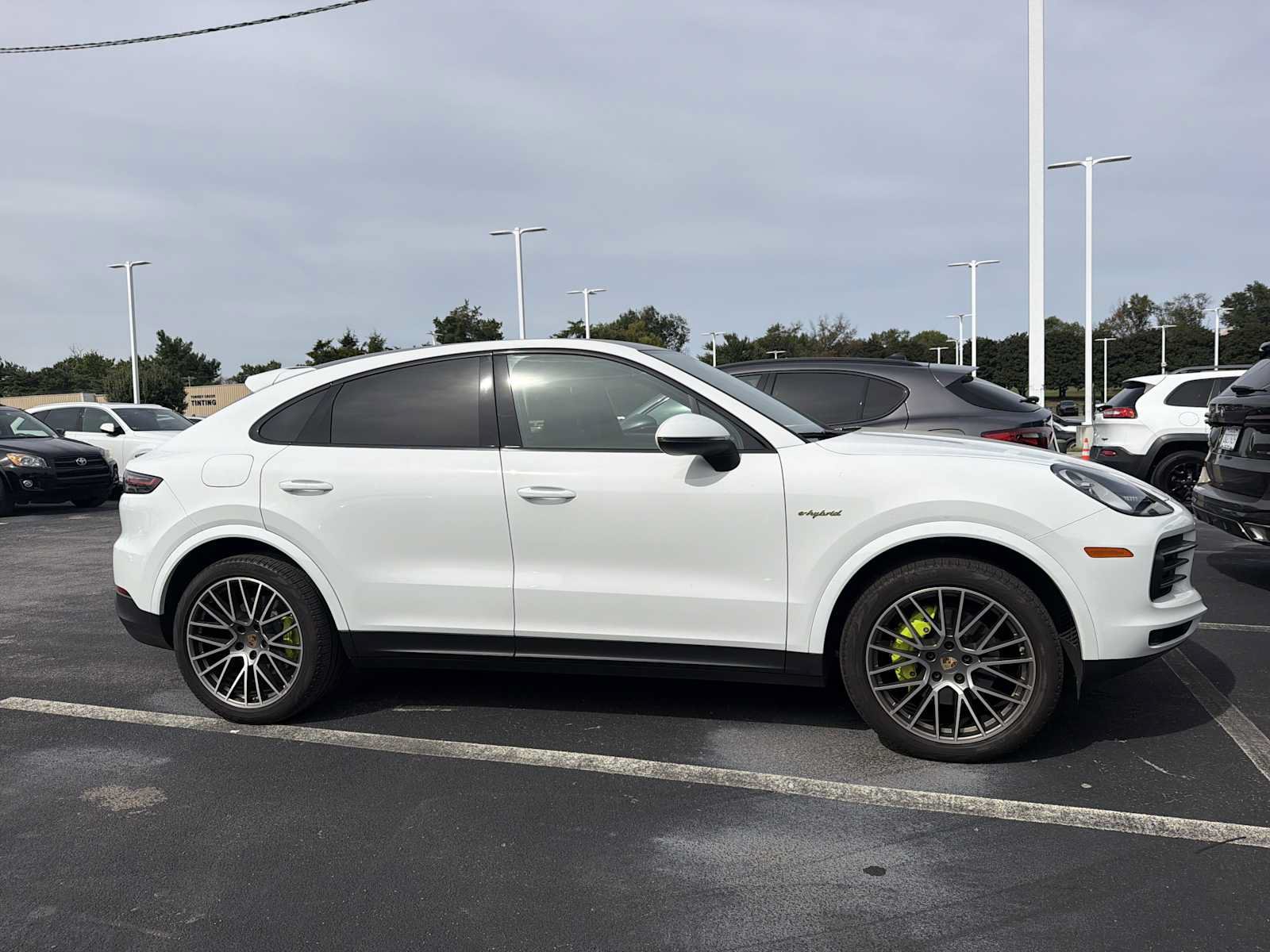 Used 2023 Porsche Cayenne Platinum Edition AWD/4WD image 2