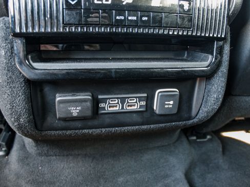 Used 2023 Jeep Wagoneer L Series II RWD image 29