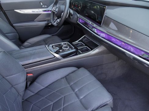 Certified 2023 BMW 760i xDrive AWD/4WD image 7