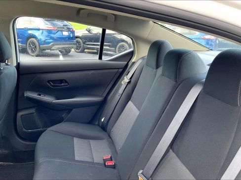 Used 2024 Nissan Sentra SV FWD image 11