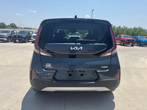 Used 2025 Kia Soul EX FWD image 4
