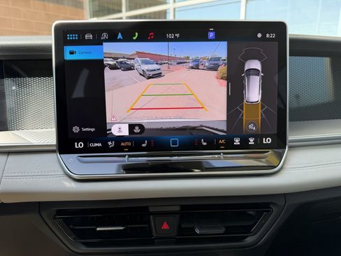 Used 2025 Volkswagen Tiguan SE w/ Panoramic Sunroof Package AWD/4WD image 18
