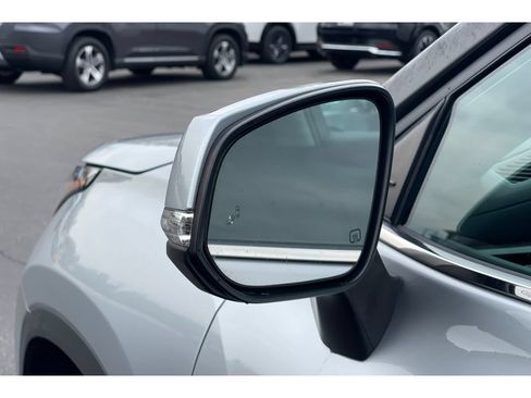 Used 2021 Toyota Highlander LE FWD image 52