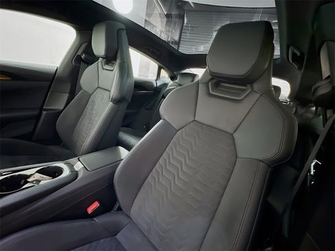 Used 2022 Audi e-tron GT Premium Plus image 10