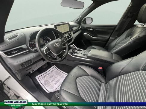 Used 2023 Toyota Highlander XSE image 30