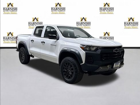 Used 2024 Chevrolet Colorado Trail Boss w/ Advanced Trailering Package AWD/4WD image 3