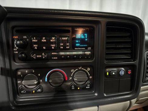 Used 2001 Chevrolet Suburban LS AWD/4WD image 15