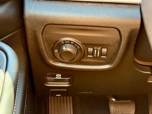 Used 2023 Jeep Grand Cherokee Altitude image 26