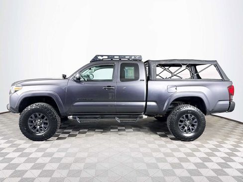 Used 2020 Toyota Tacoma SR5 AWD/4WD image 8