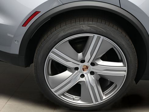 Certified 2025 Porsche Macan 4 Electric AWD/4WD image 13