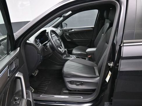 Used 2023 Volkswagen Tiguan SE R-Line FWD image 9