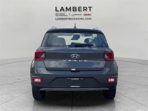 Used 2025 Hyundai Venue SEL FWD image 4