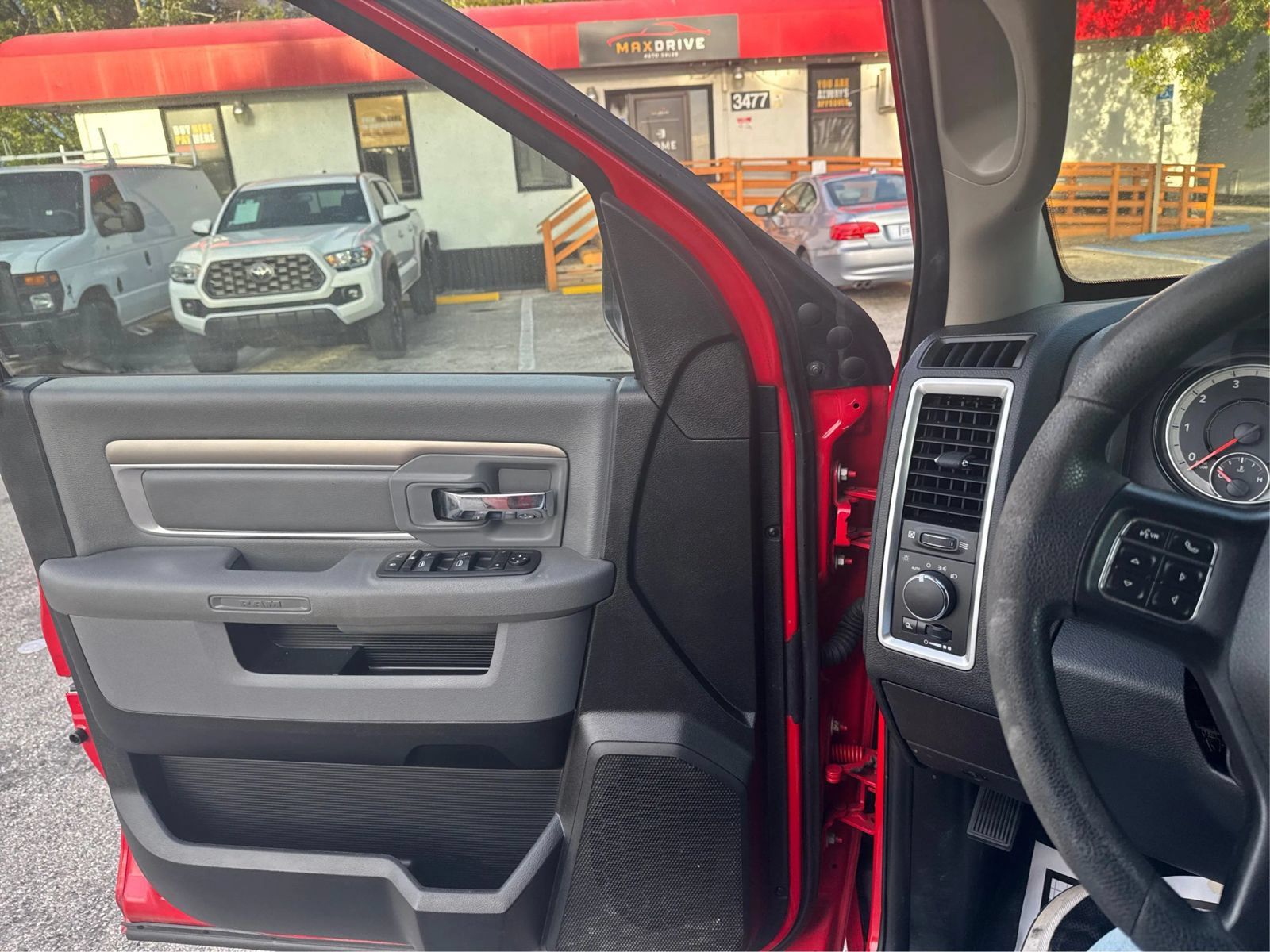 Used 2020 RAM 1500 Classic SLT RWD image 20