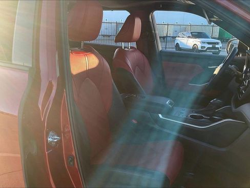 Used 2023 Toyota Highlander L image 10