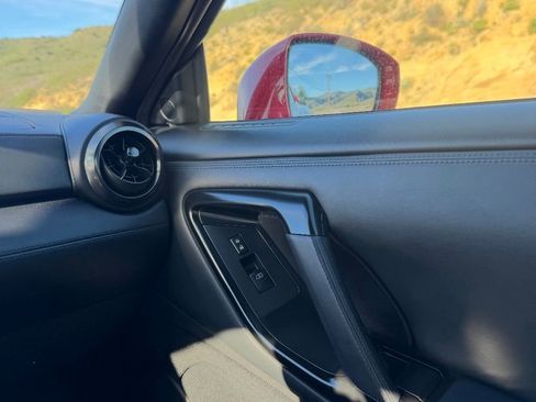 Used 2019 Nissan GT-R Premium image 16