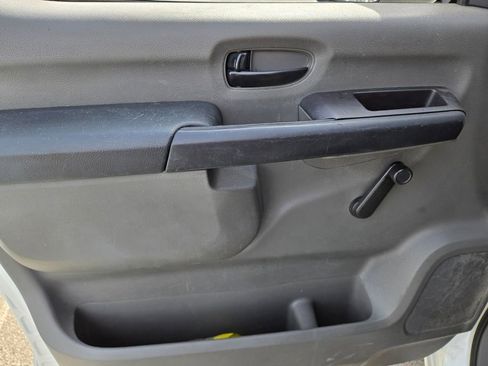 Used 2017 Nissan NV 3500 S image 8