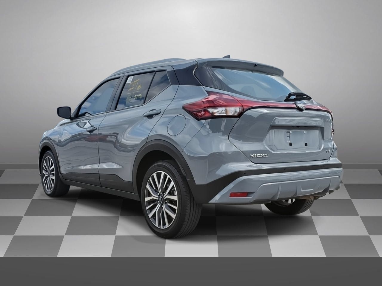 Used 2024 Nissan Kicks SV FWD image 4