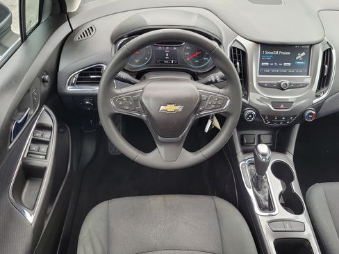 Used 2018 Chevrolet Cruze LT FWD image 17