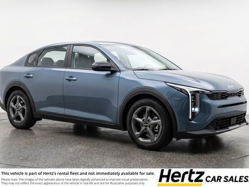 Used 2025 Kia K4 LXS image 1